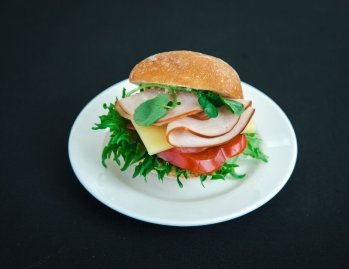 Preludista herkulliset väliaikatarjoilut konsertin yhteydessä!🥖⁠
⁠
Mikä olisikaan parempaa, kuin