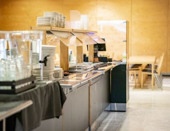 Meillä vaihtoehtoja kyllä riittää! Lounas buffettiin on katettu päivittäin vaihtoehto nimittäin