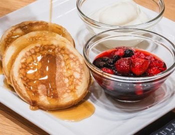 Nauti yhdessä ystäväsi kanssa Muumimamman pannukakuista! 🥞⁠
⁠
Nauti pannukakuista Ravintola