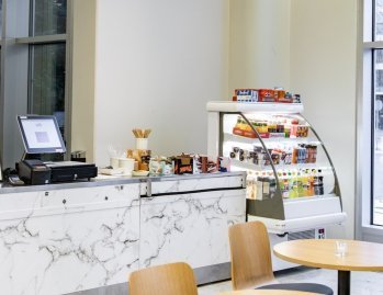 Tiesitkö, että löydät konservatorion aulasta itsepalvelukahvilan?⁠
⁠
Cafe Coda sijaitsee