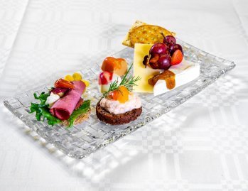 Maistuisiko sinulle herkkulautanen konserttisi väliajalla? 😋⁠
⁠
Sinulla on mahdollisuus tilata