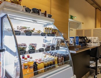 Meillä pääset lounaalla nauttimaan herkullisesta kotiruoasta leppoisassa ravintolassa, sekä pientä