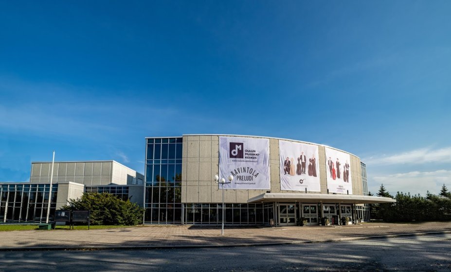 Oulun Musiikkikeskus ulkokuva talvella